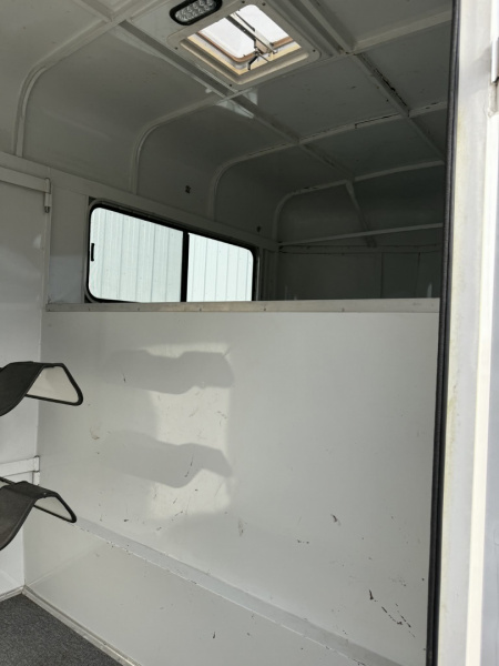 Used 2008 Sundowner Straight Load Horse Trailer