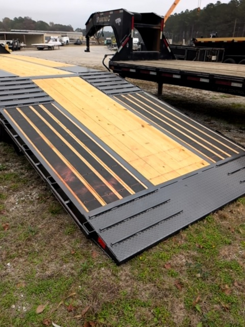 New 2026 Diamond C Trailers FMAX210 HDT Deckover Trailer