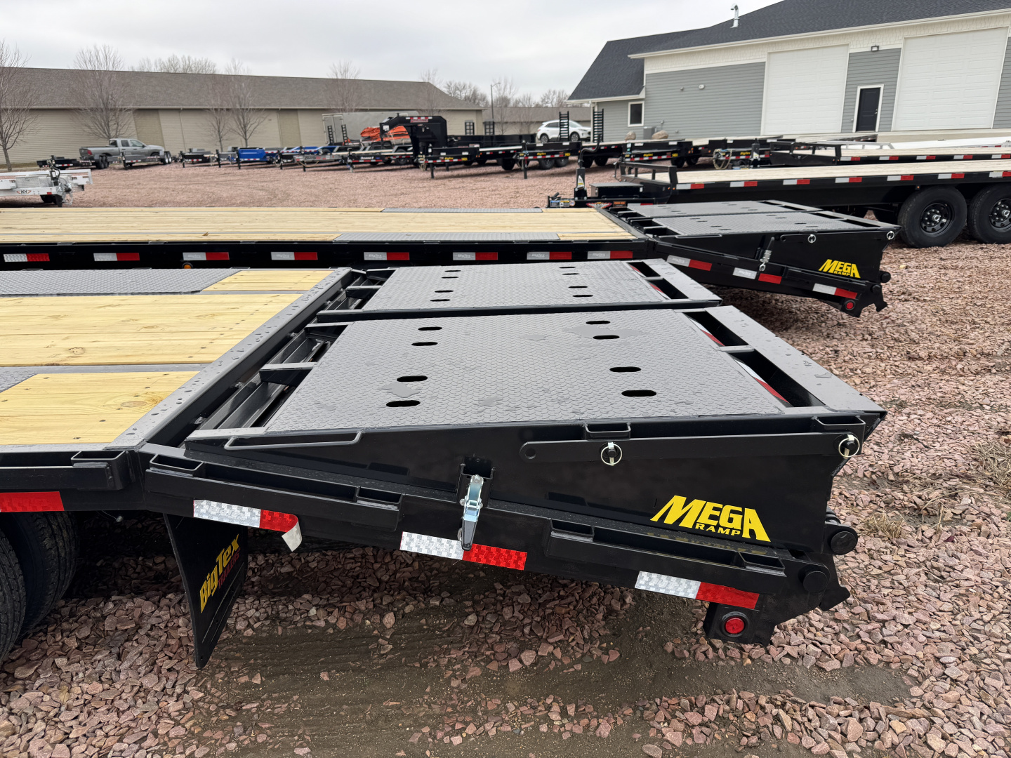 New 2026 Big Tex Trailers 22gn 25+5 Flatbed Trailer
