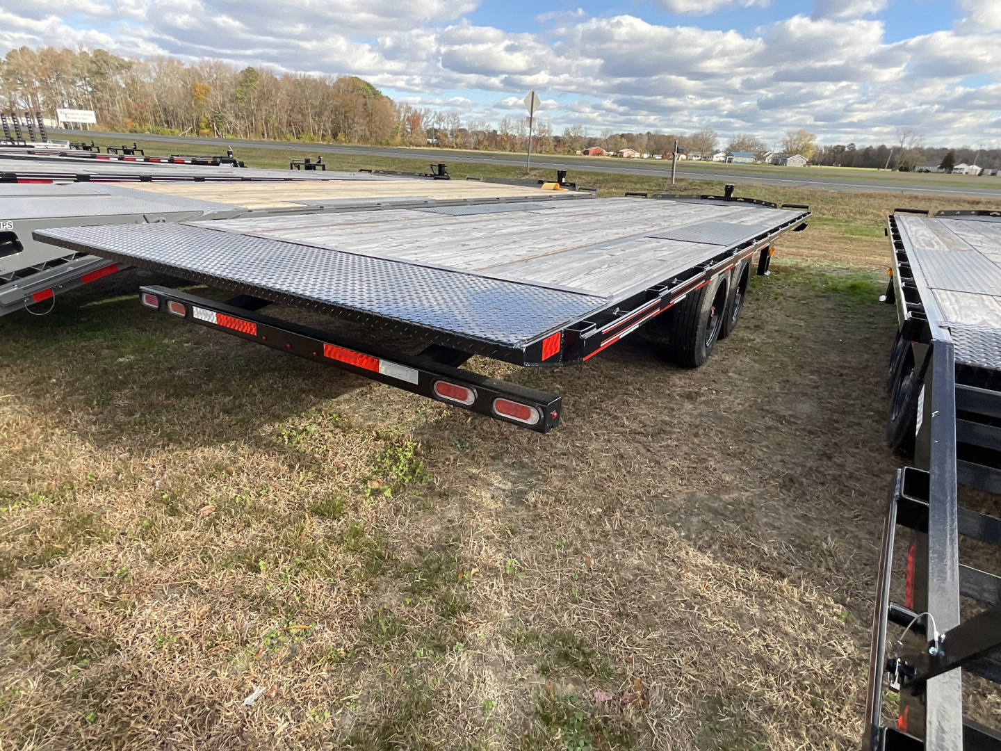 New 2025 Diamond C Trailers 23319 24’ DET 208 Equipment Trailer