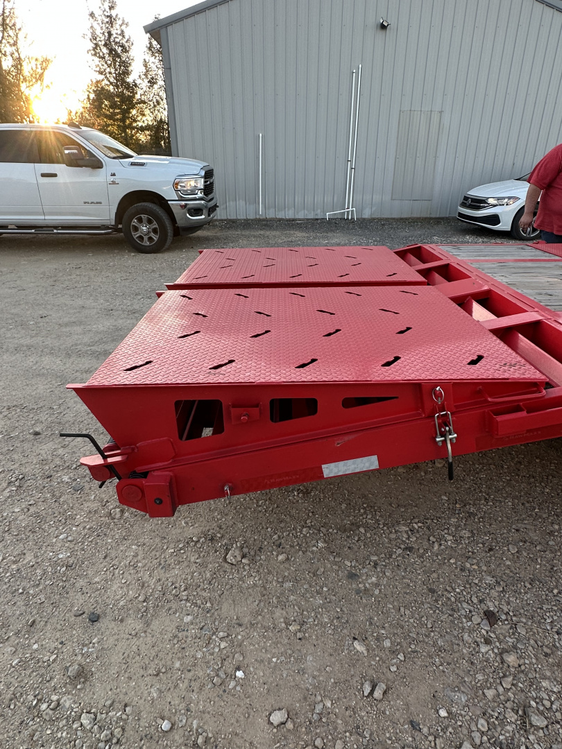 Used 2025 RawMaxx 27 + 5 GN Trailer Deckover Trailer