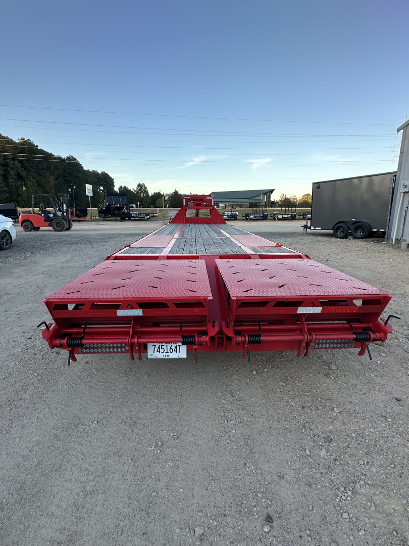 Used 2025 RawMaxx 27 + 5 GN Trailer Deckover Trailer