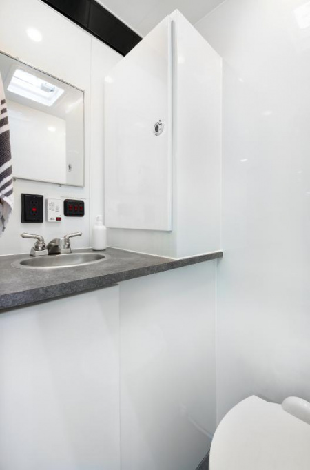 New 2024 ATC 28 FT OFFICE TRAILER COMMAND CENTER WITH BATHROOM