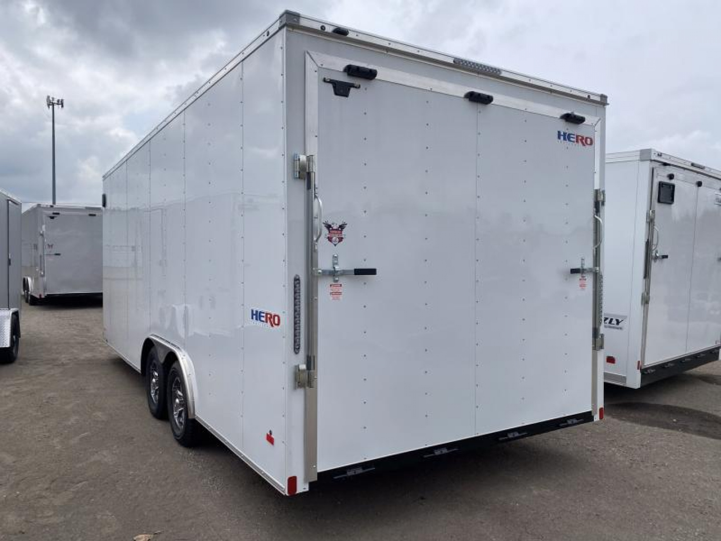 New 2025 Bravo Trailers 8.5 X 20 FT V-NOSE HERO ENCLOSED CARGO TRAILER 7 FT INT HT  WITH RAMP DOOR *FACTORY CLOSE OUT*