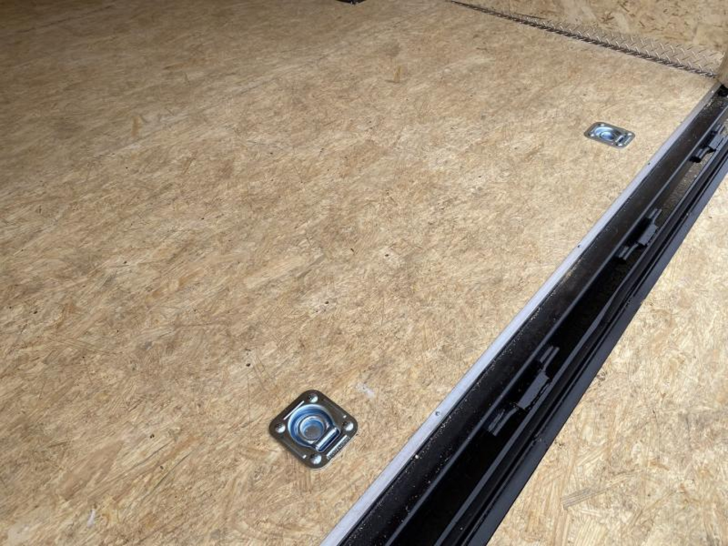 New 2025 Bravo Trailers 8.5 X 20 FT V-NOSE HERO ENCLOSED CARGO TRAILER 7 FT INT HT  WITH RAMP DOOR *FACTORY CLOSE OUT*