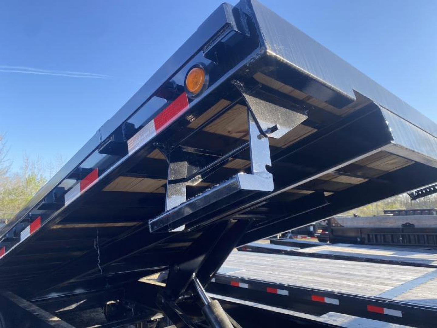 New 2025 PJ Trailers T9 GOOSENECK DECK OVER TILT TRAILER 14K GVWR
