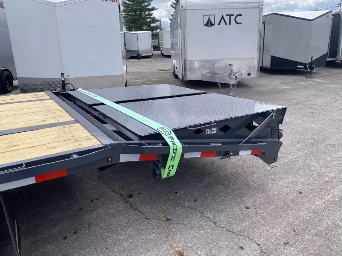 New 2025 Lamar Trailers 102" X 32 FT GOOSENECK EQUIPMENT TRAILER 30,000 GVWR