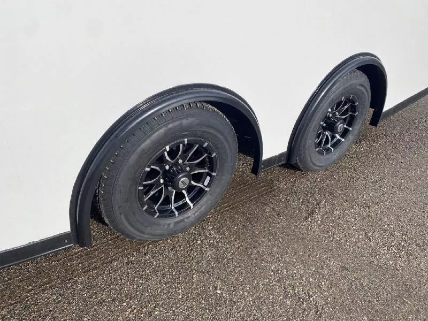 New 2025 Bravo Trailers 20 FT SCOUT PERFORMANCE ENCLOSED CAR HAULER WITH RAMP DOOR 10K GVWR *FACTORY CLOSE OUT AS IS*