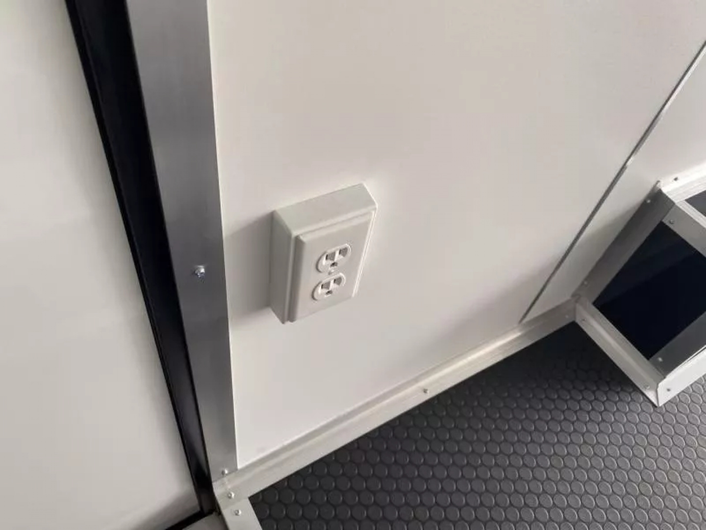 New 2025 Bravo Trailers 20 FT SCOUT PERFORMANCE ENCLOSED CAR HAULER WITH RAMP DOOR 10K GVWR *FACTORY CLOSE OUT AS IS*