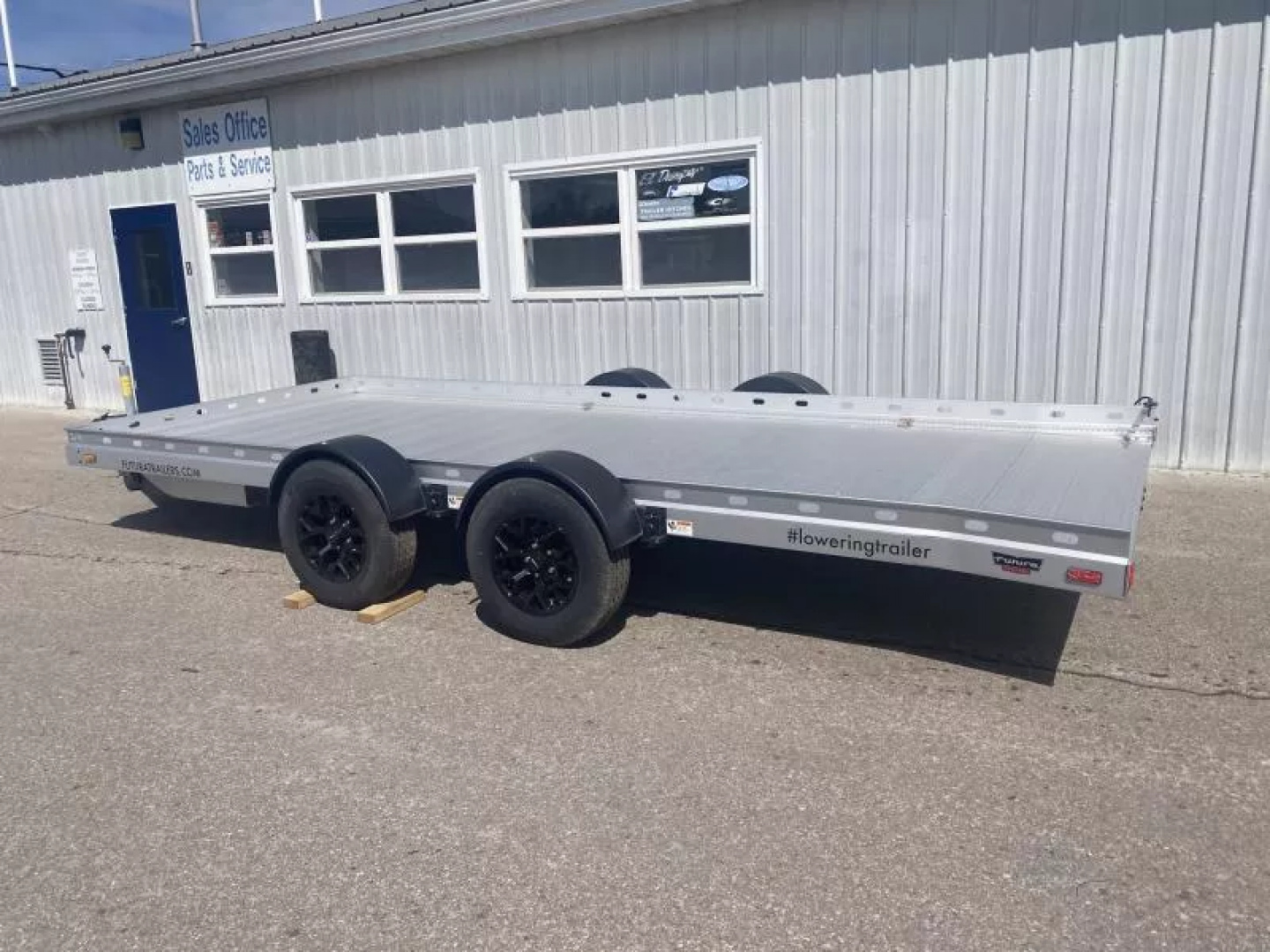 New 2025 Futura Trailers SUPER SPORT 16' 5" LOWERING TRAILER
