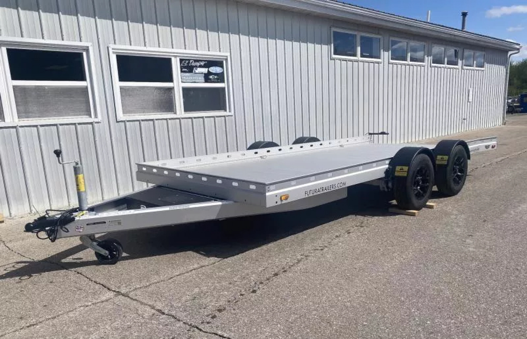 New 2025 Futura Trailers SUPER SPORT 16' 5" LOWERING TRAILER
