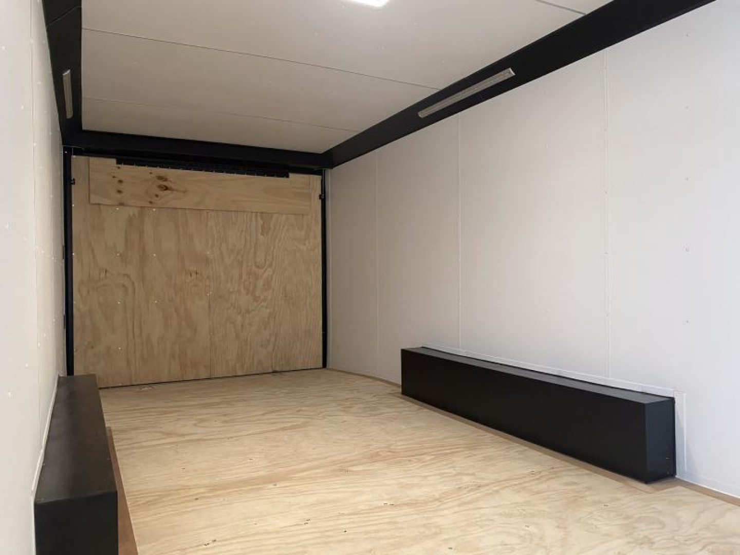 New 2025 United Trailers 24 FT ENCLOSED CAR HAULER TORSION AXLES  ALUMINUM WHEELS WITH BLACK OUT TRIM