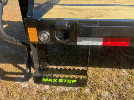 New 2026 LOAD TRAIL GP22 102 x 32 Tandem Low-Pro Gooseneck