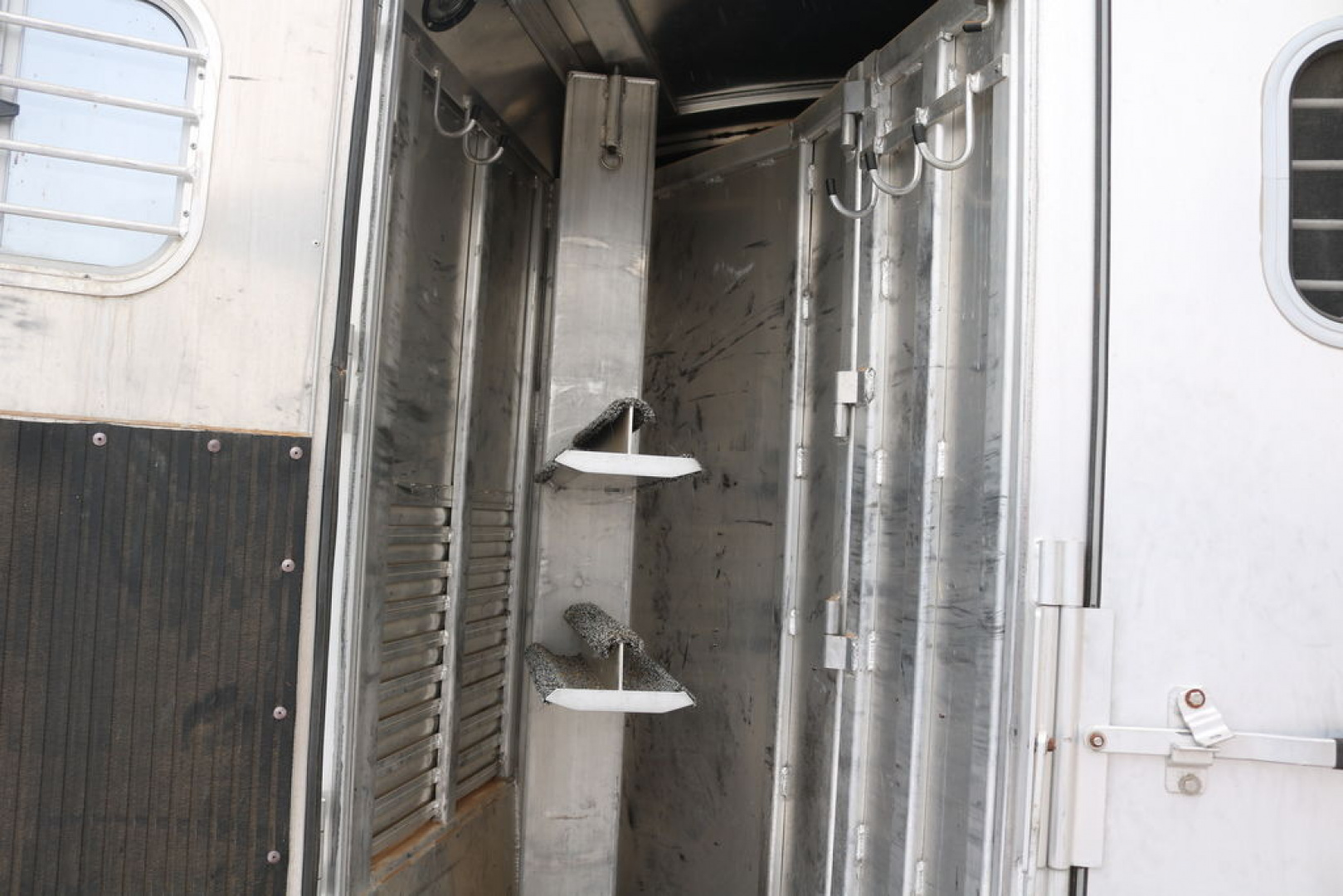 Used 1999 4-Star Trailers 2 HORSE GN