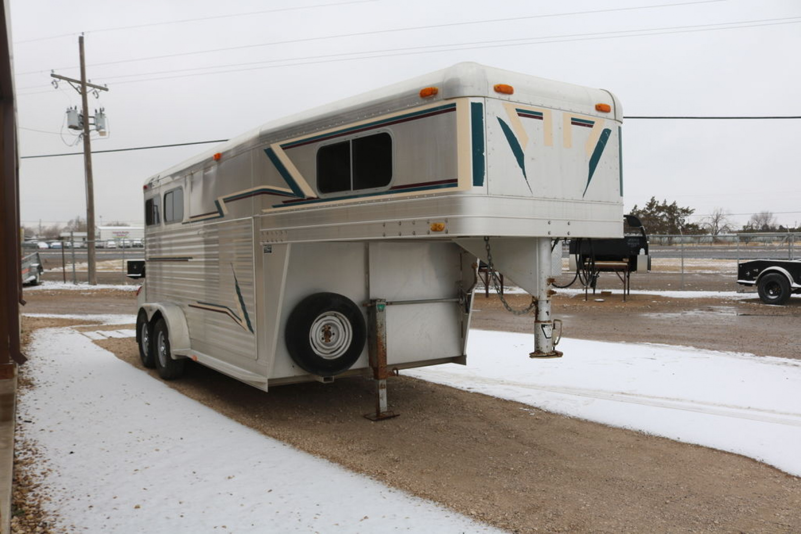 Used 1999 4-Star Trailers 2 HORSE GN