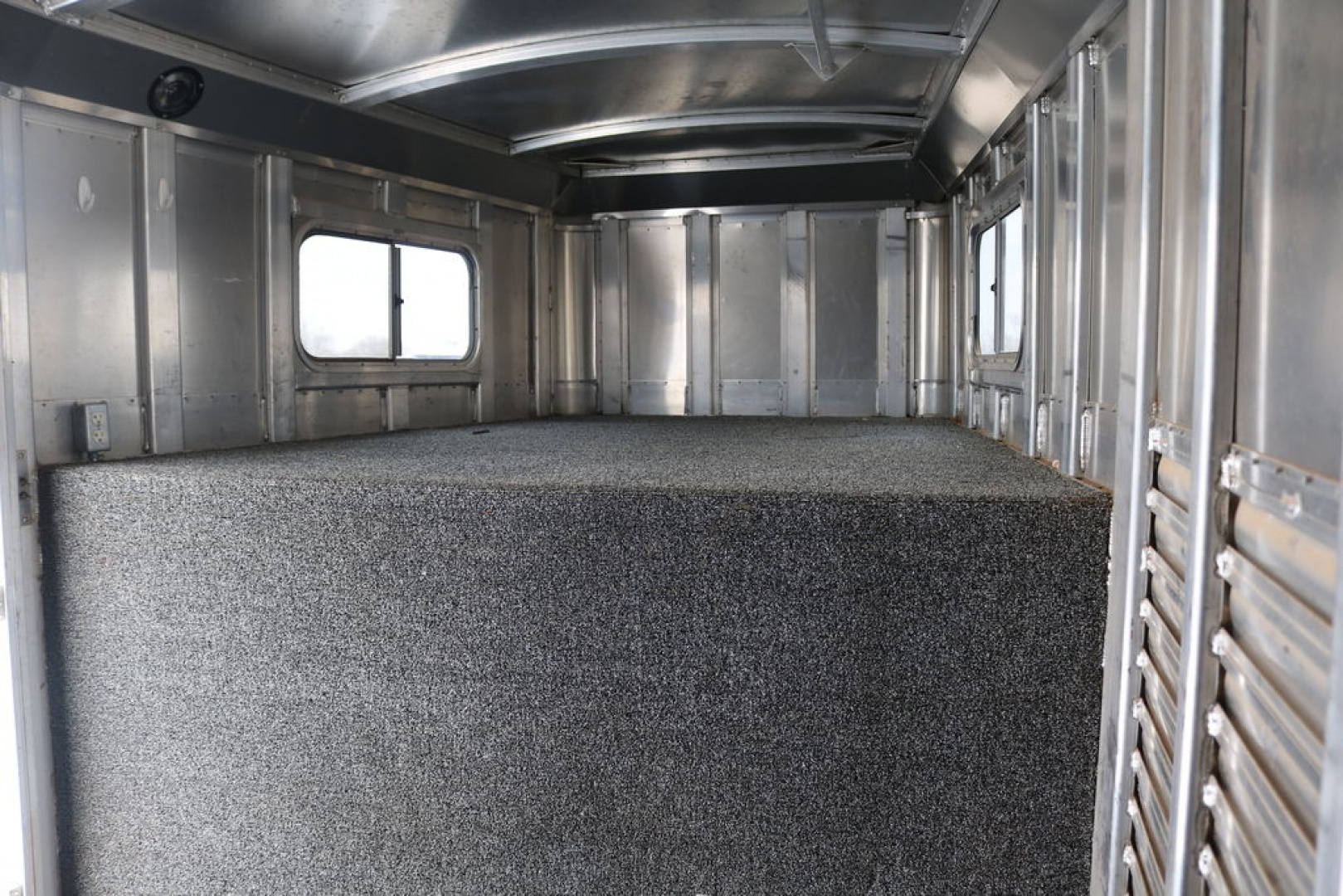 Used 1999 4-Star Trailers 2 HORSE GN