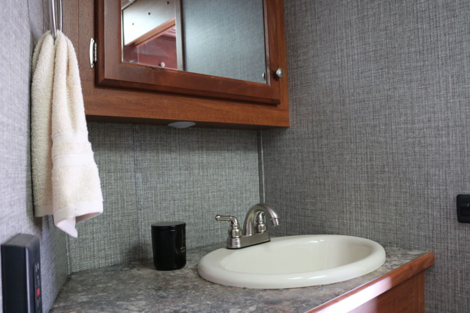 New 2022 Sundowner Trailers Horizon 8011 3 Horse