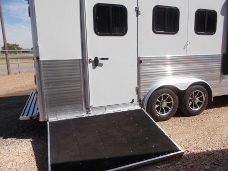 New 2022 Sundowner Trailers Horizon 8011 3 Horse