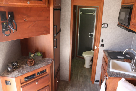 New 2022 Sundowner Trailers Horizon 8011 3 Horse