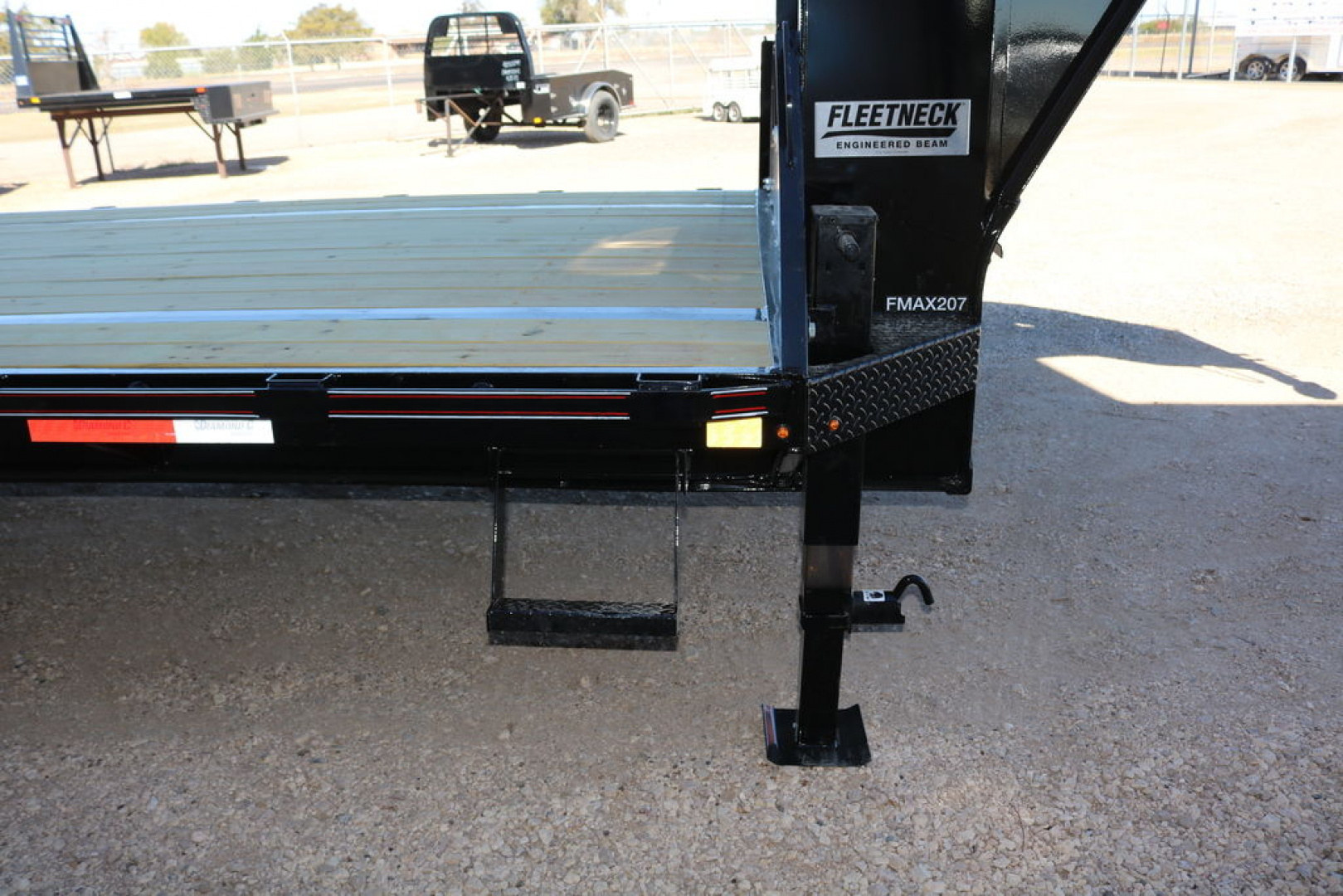 New 2024 Diamond C Trailers fmax 207