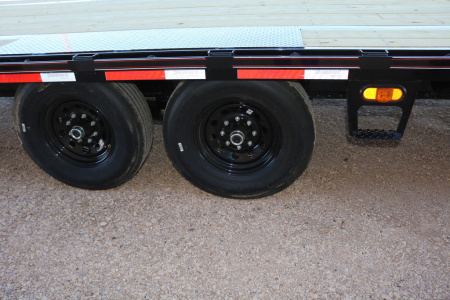 New 2024 Diamond C Trailers fmax 207