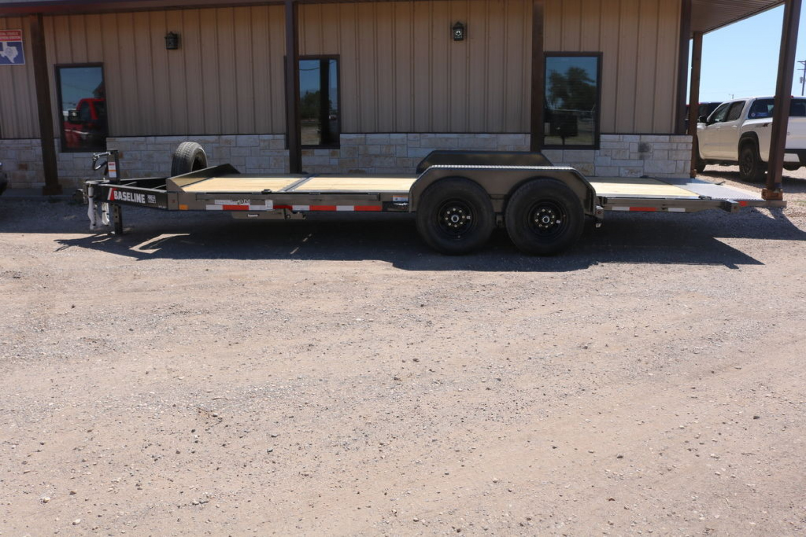 New 2025 Diamond C Trailers HTL