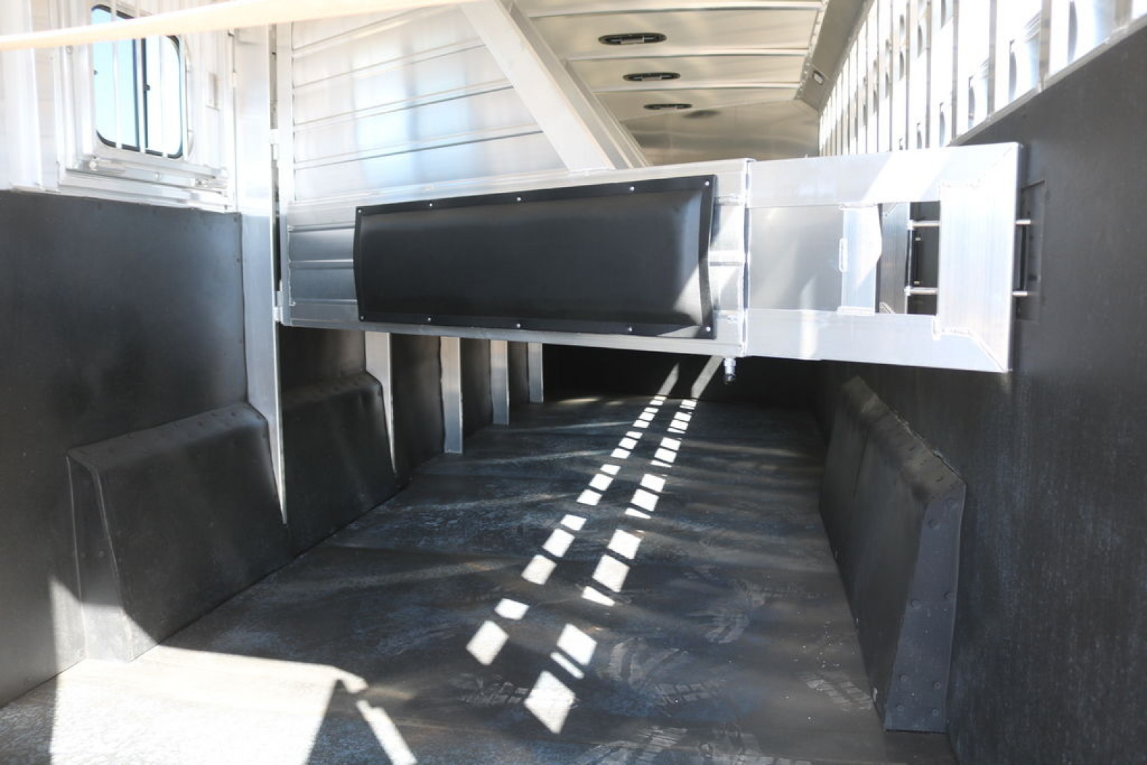 New 2025 Hart Trailer 6 HORSE TRAINER