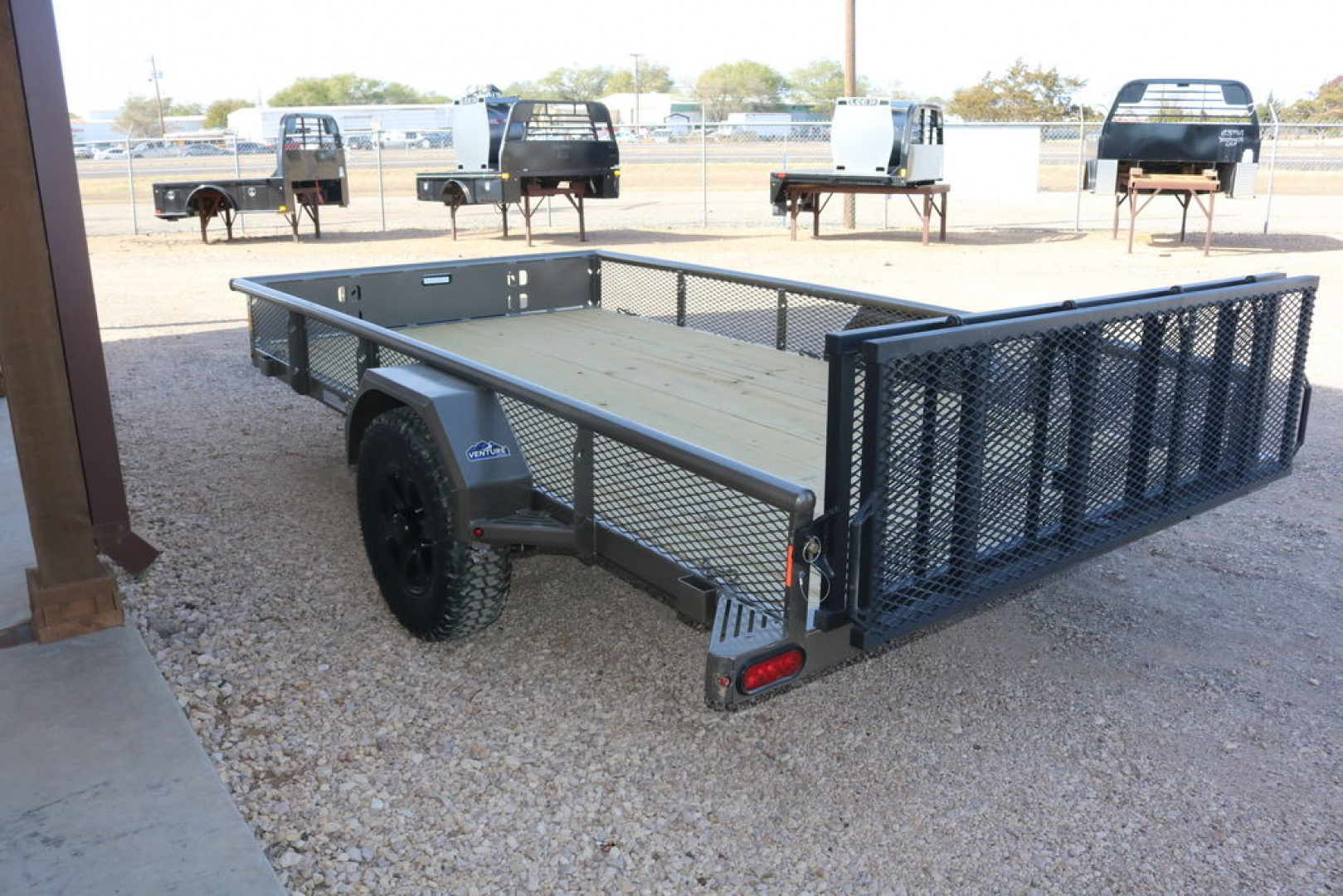 New 2025 Diamond C Trailers PSA135-V UTILITY