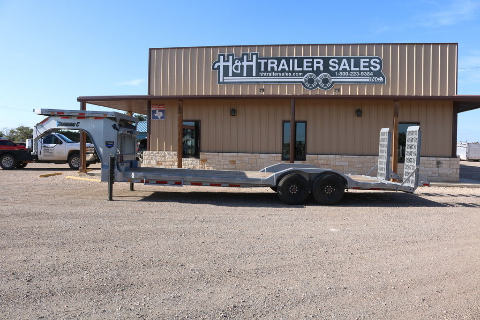 New 2025 Diamond C Trailers LPX-GN