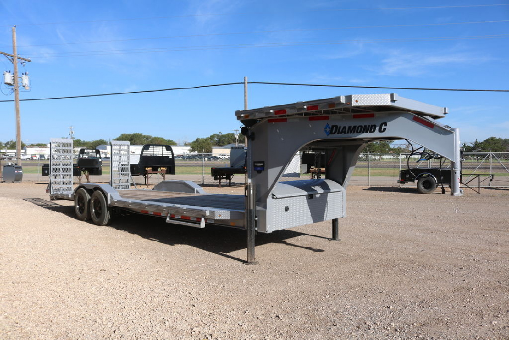 New 2025 Diamond C Trailers LPX-GN