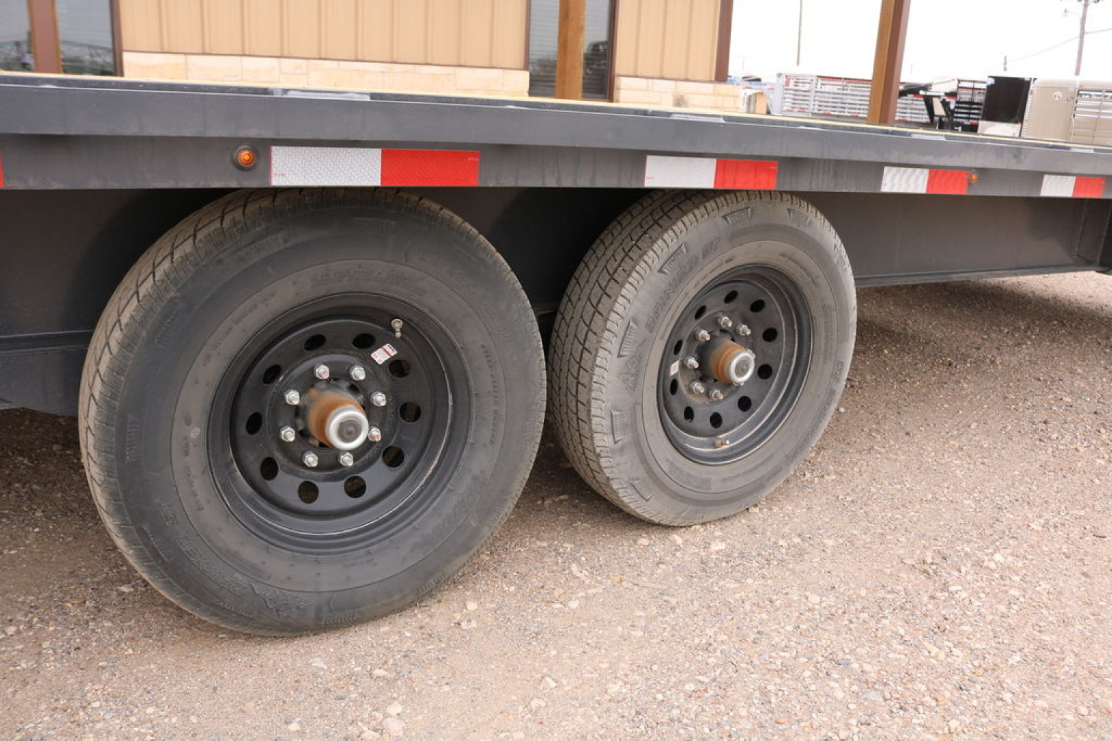 Used 2025 Lamar Trailers FLATBED FS024027