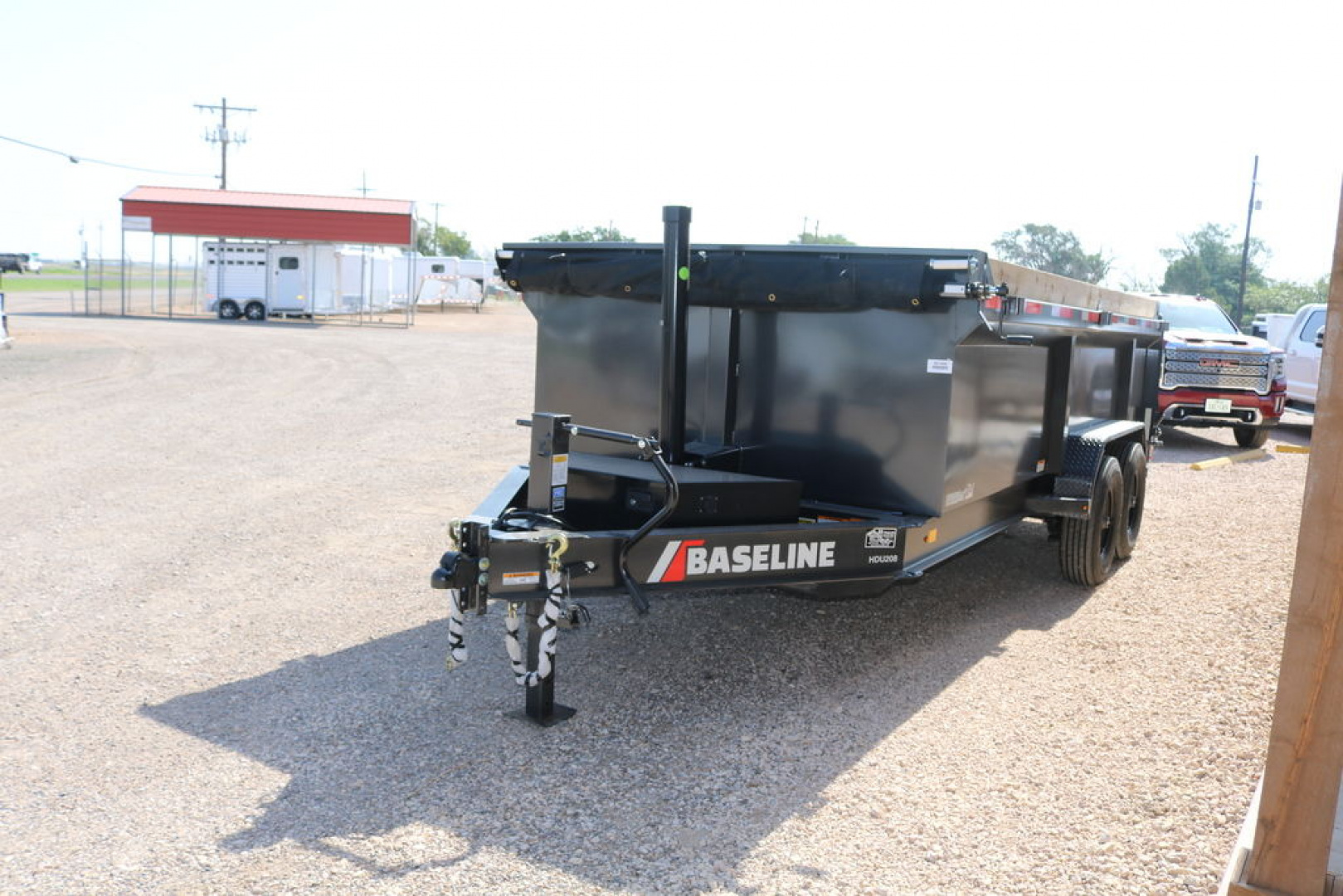 New 2025 Diamond C Trailers HDU208