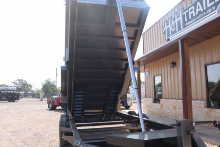 New 2025 Diamond C Trailers HDU208