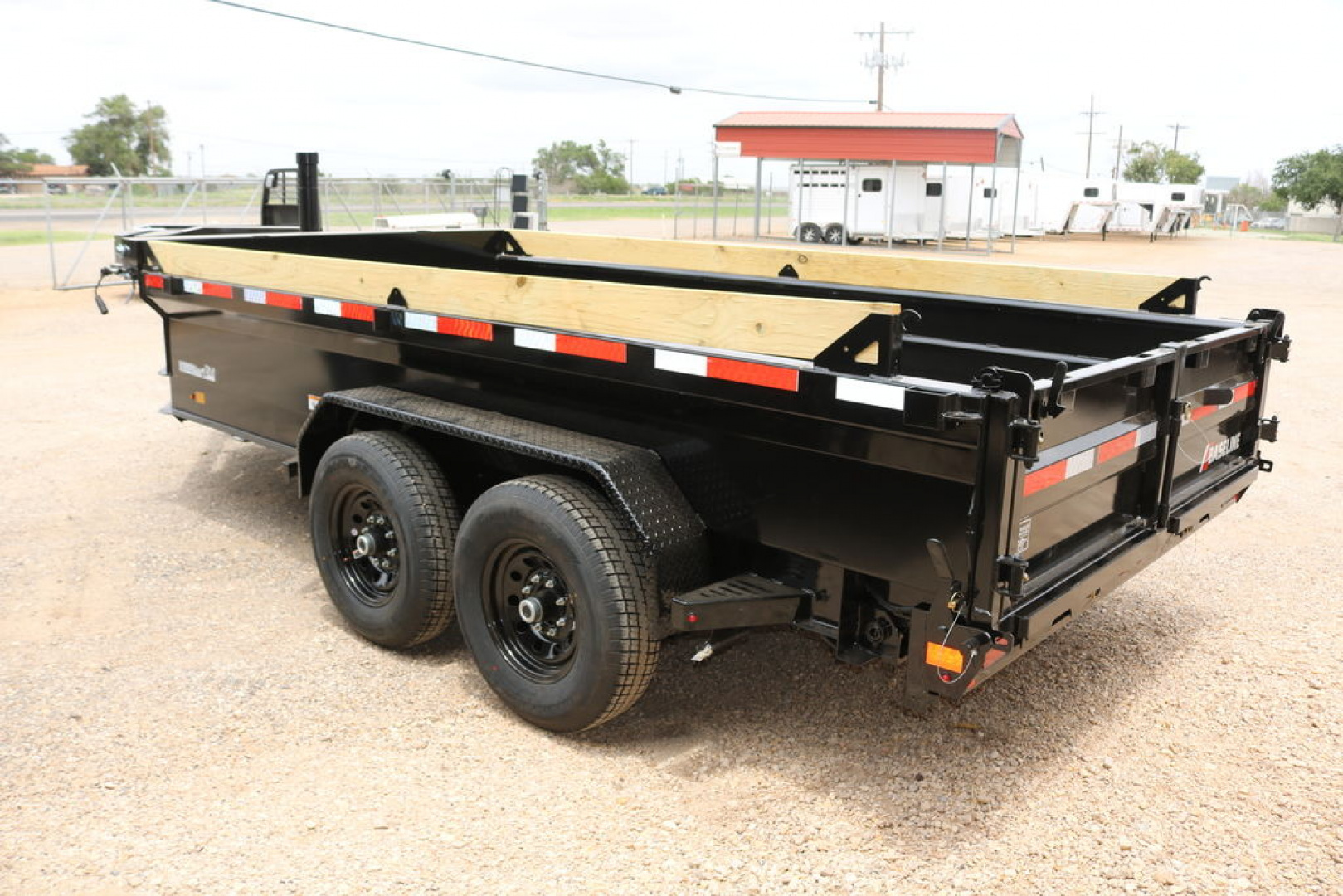 New 2025 Diamond C Trailers HDU207
