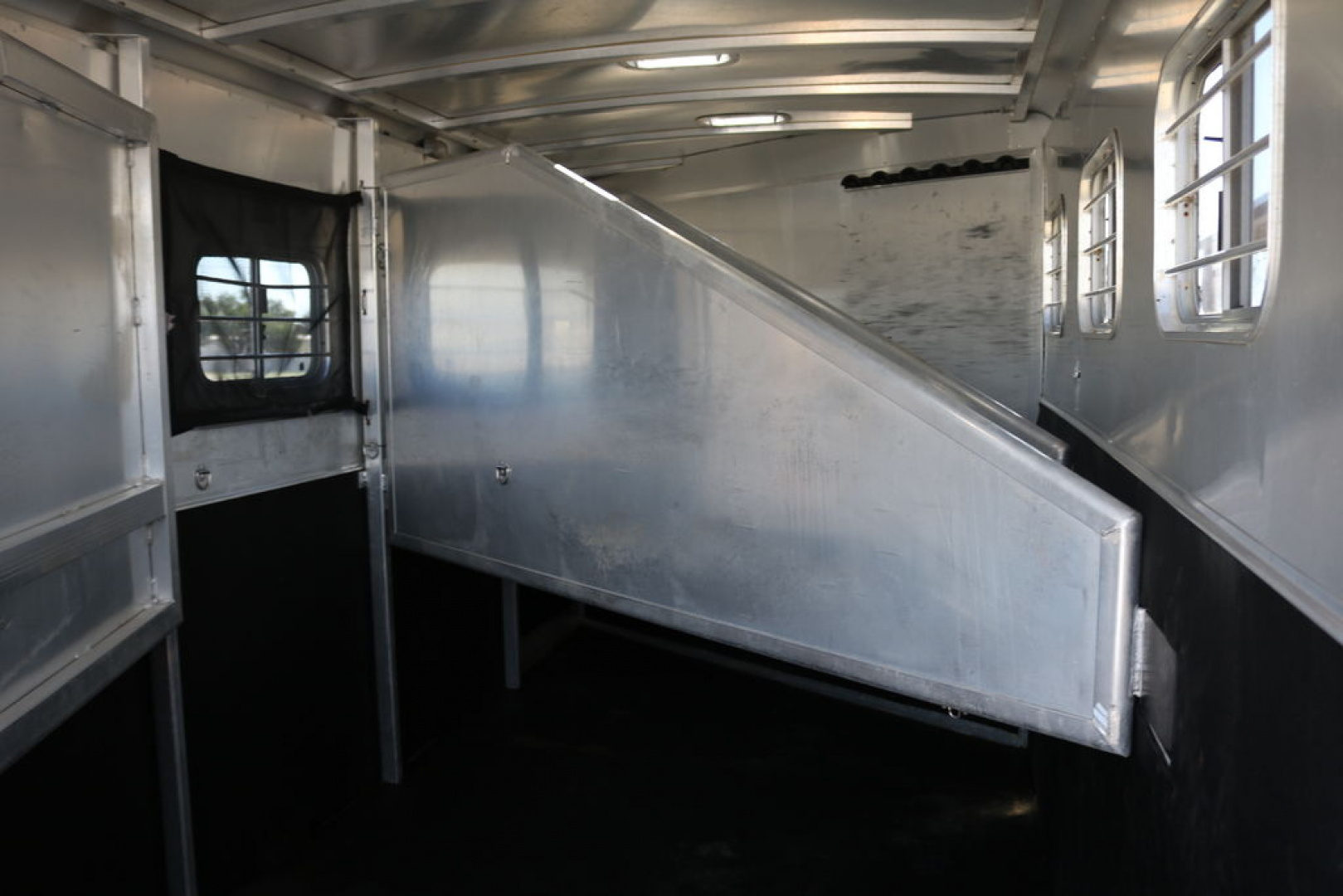 Used 2000 Exiss Trailers XT400MT