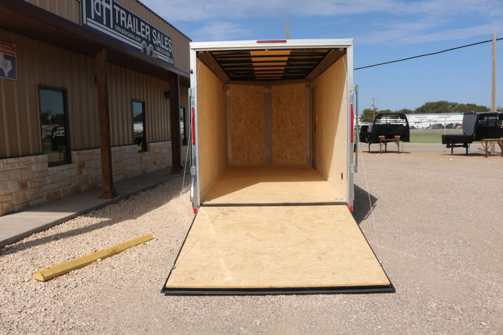 New 2025 Novae Corp 7X16 OUTBACK DLX