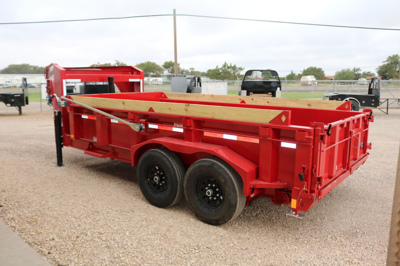 New 2026 Diamond C Trailers LPT207