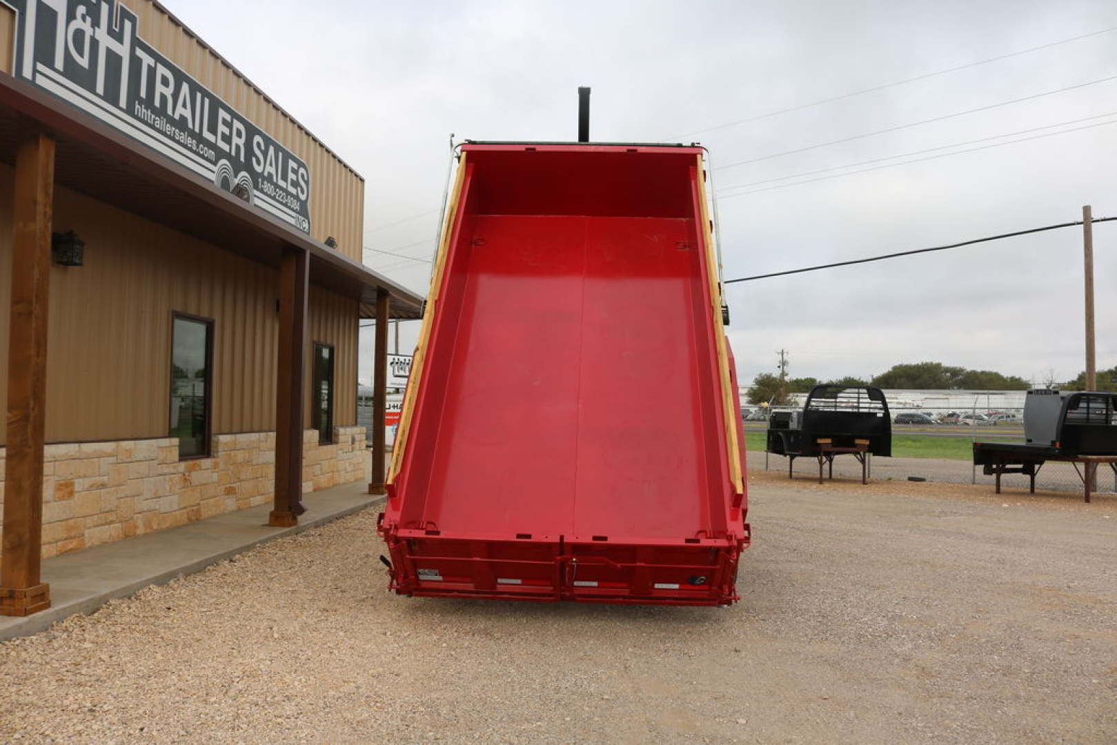 New 2026 Diamond C Trailers LPT207