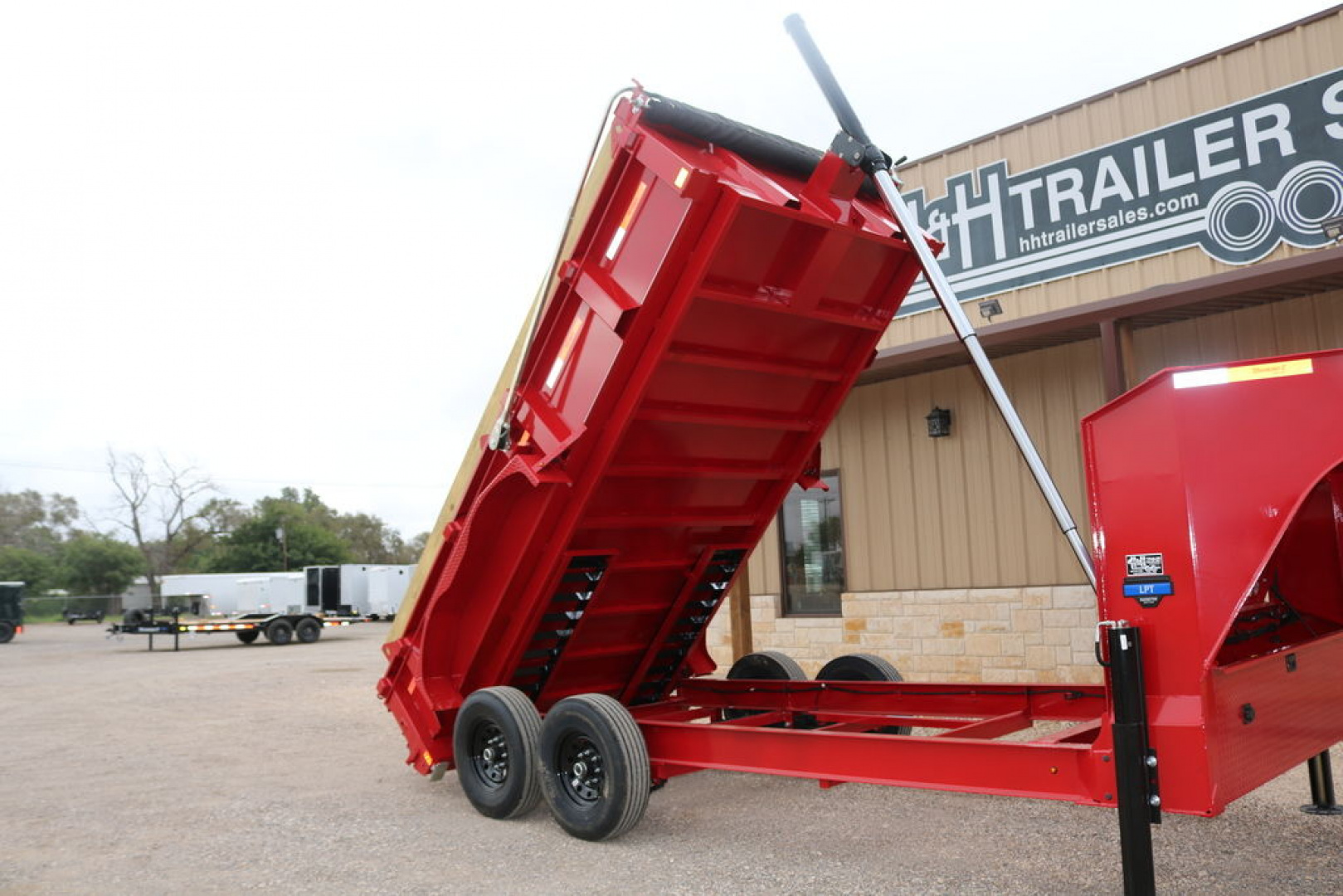 New 2026 Diamond C Trailers LPT207