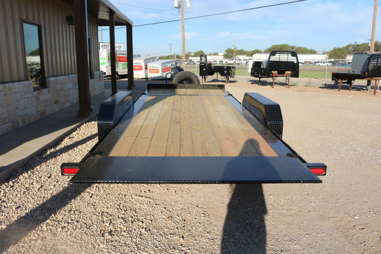 New 2025 Diamond C Trailers BASELINE TILT HTL