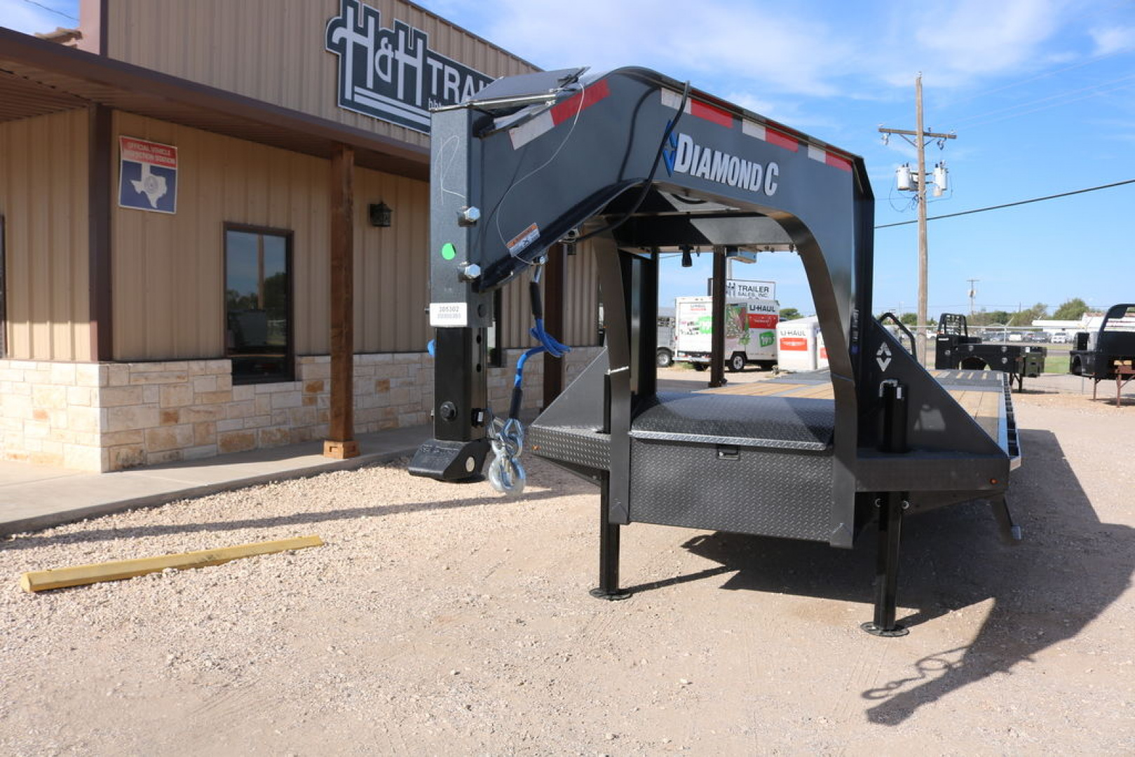 New 2025 Diamond C Trailers FMAX210HDT