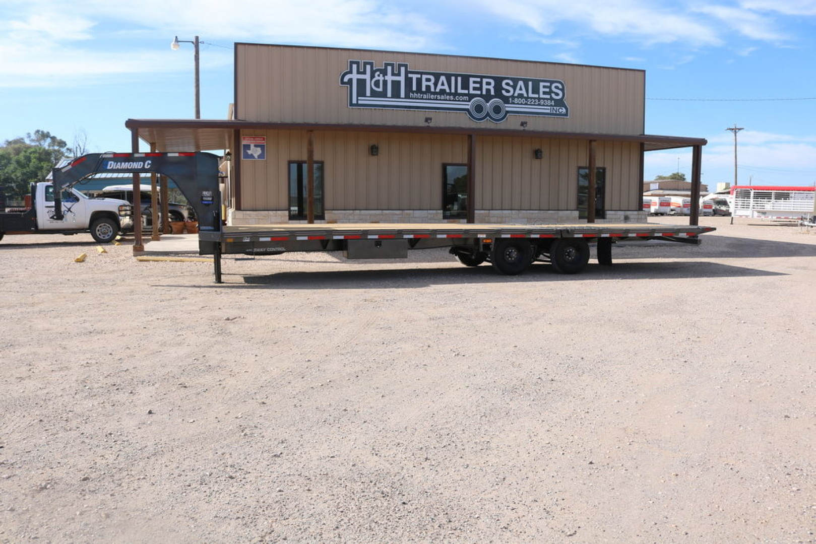 New 2025 Diamond C Trailers FMAX210HDT