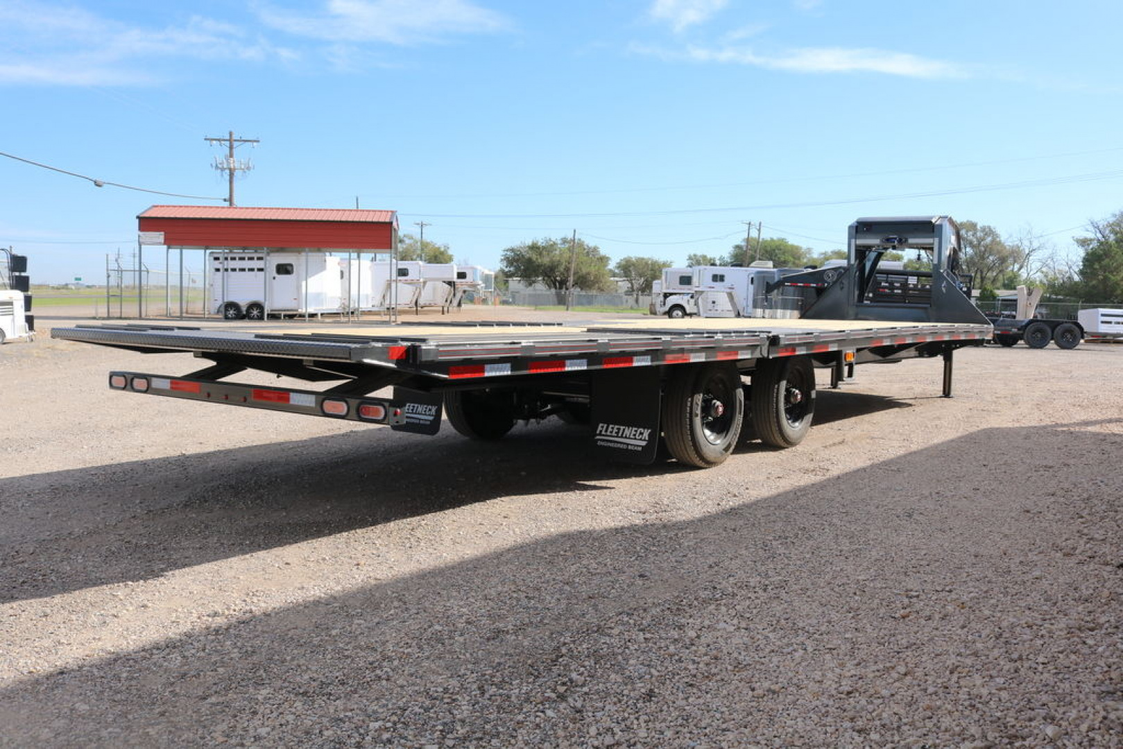 New 2025 Diamond C Trailers FMAX210HDT