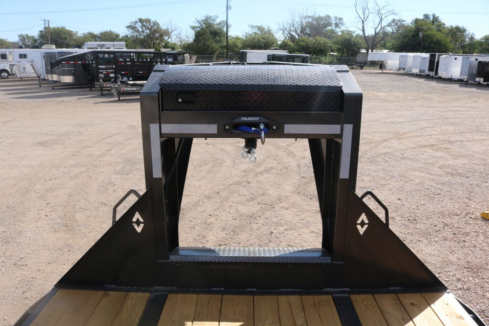 New 2025 Diamond C Trailers FMAX210HDT