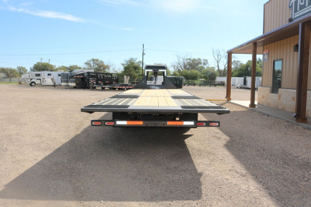New 2025 Diamond C Trailers FMAX210HDT