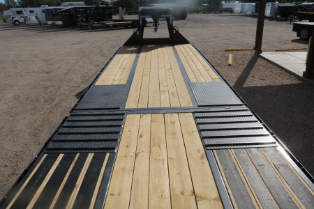 New 2025 Diamond C Trailers FMAX210HDT