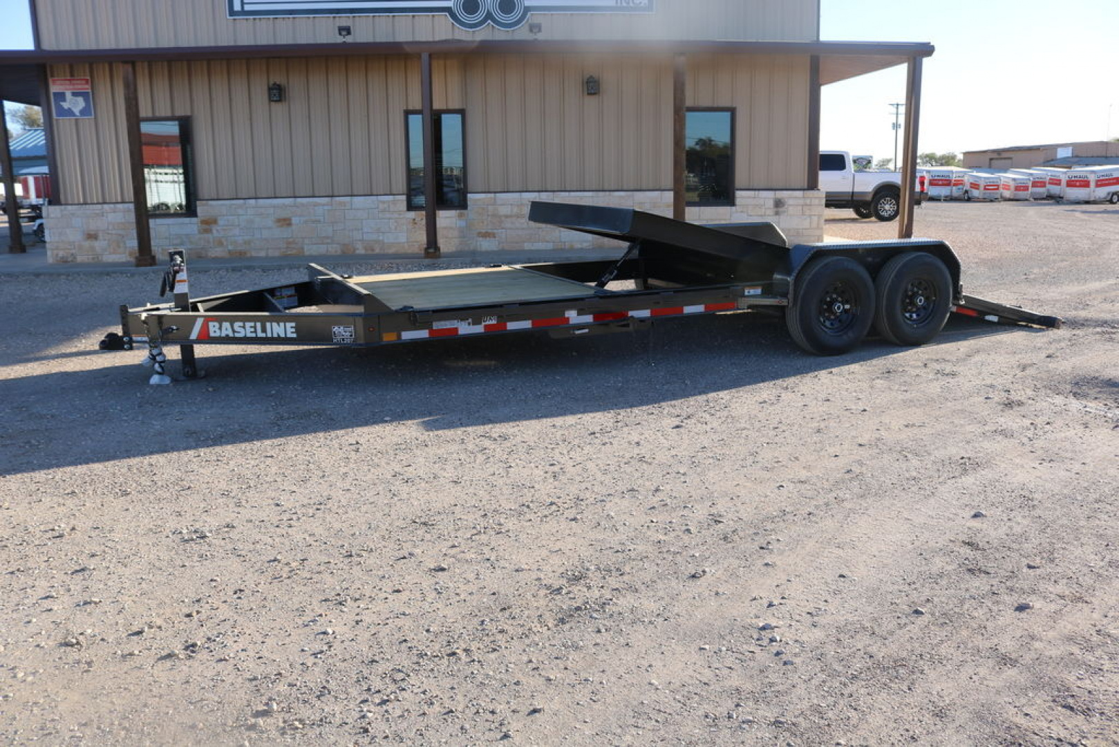 New 2025 Diamond C Trailers HTL207