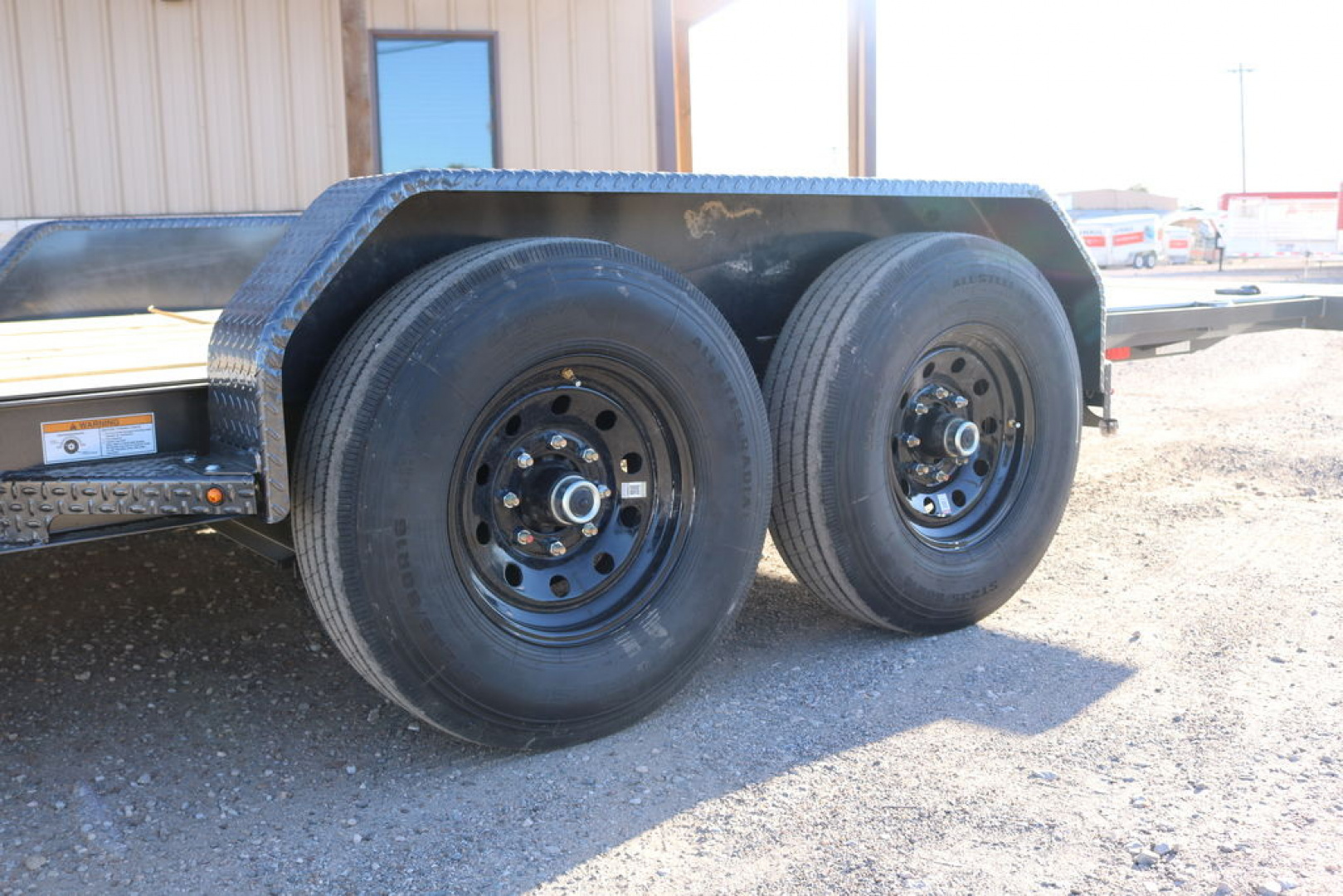 New 2025 Diamond C Trailers HTL207