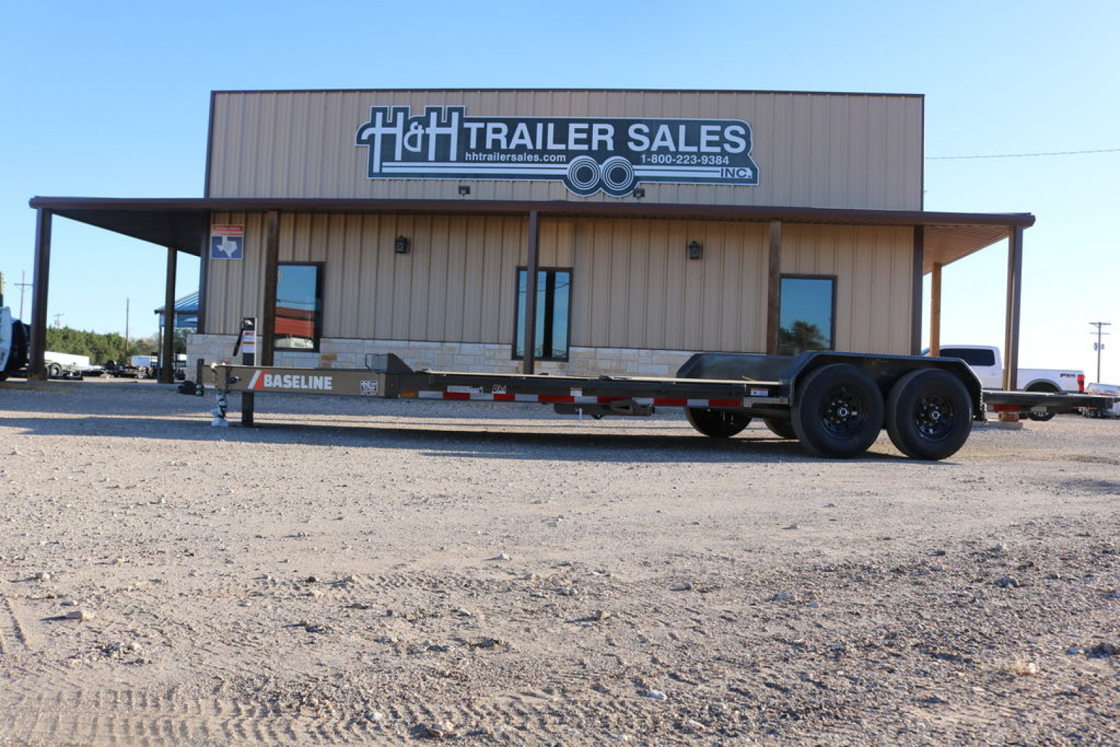New 2025 Diamond C Trailers HTL207