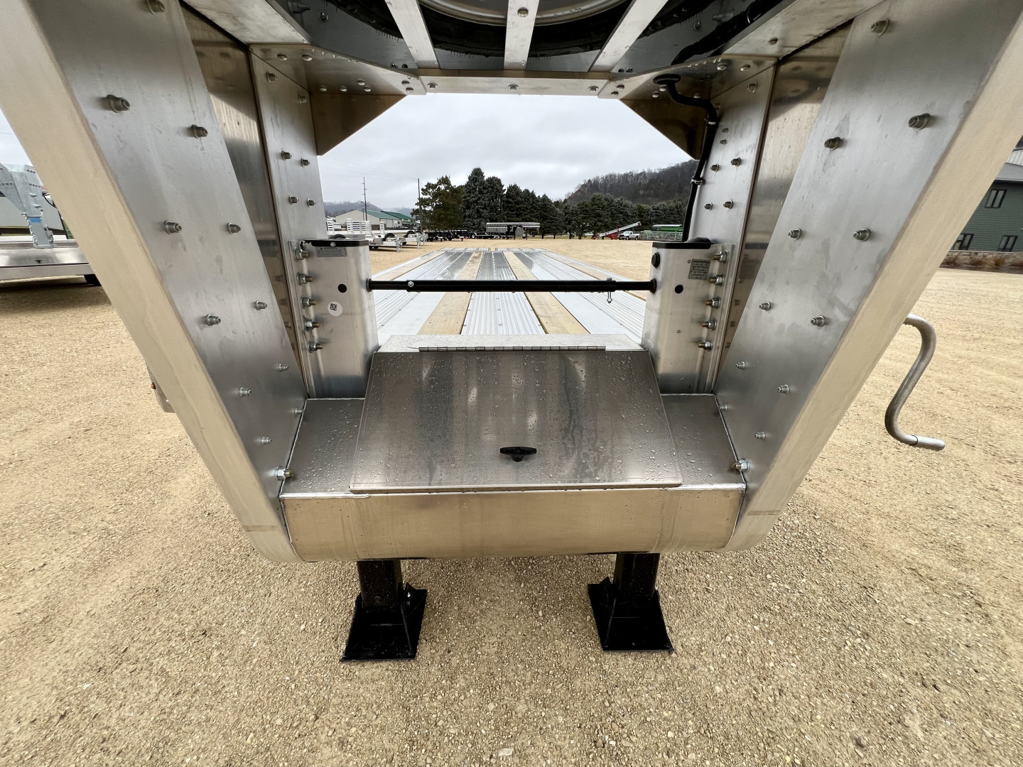 New 2025 EBY Trailers GN25K Flatbed Trailer